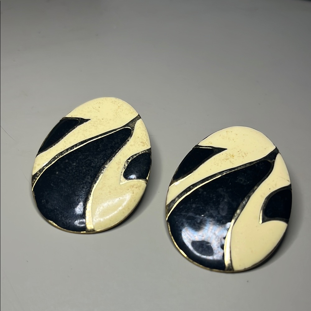 Vintage Black and Cream Oval Earrings